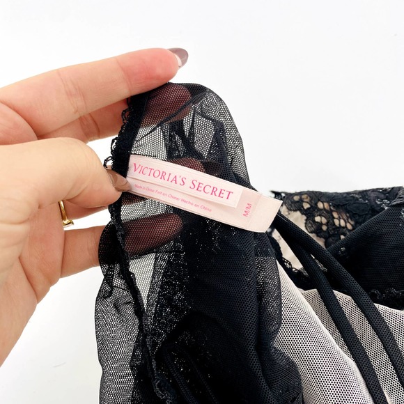 Victoria's Secret M Black Lace detail v-neck criss-cross bodysuit Teddy - Picture 4 of 4